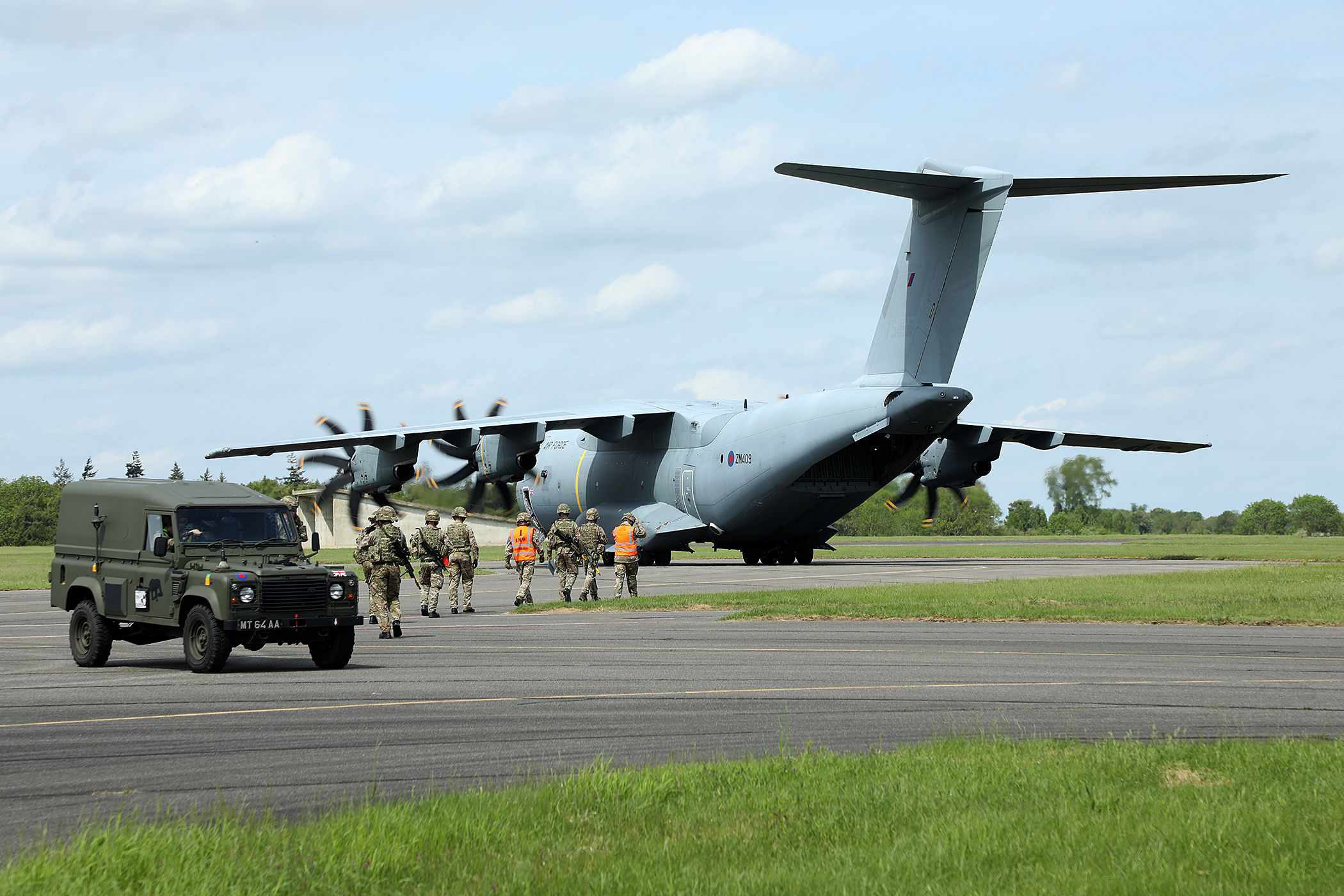 1AMW loads personnel and vehicles onto an RAF Atlas A400M